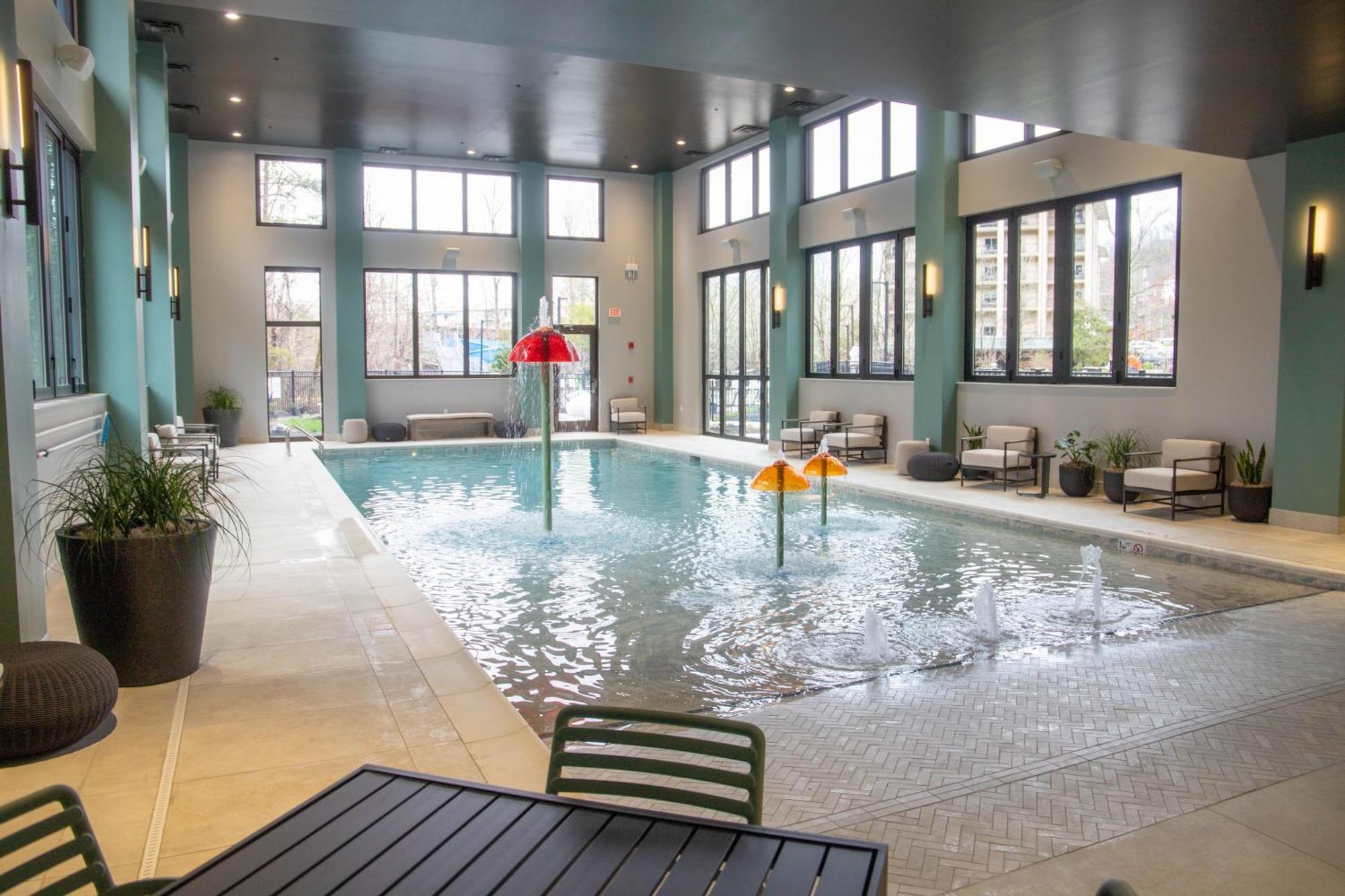 Embassy Suites By Hilton Gatlinburg Resort Esterno foto