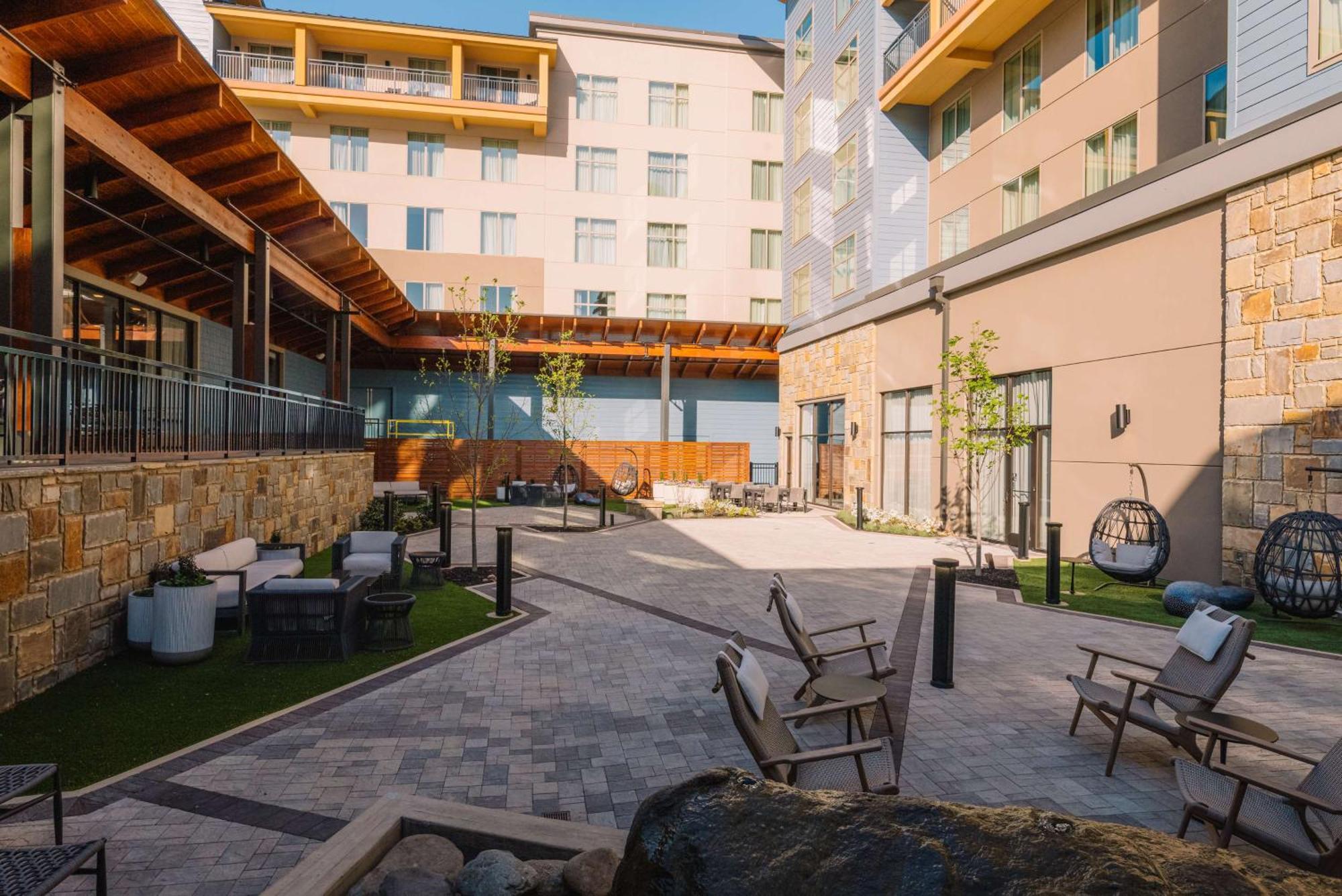 Embassy Suites By Hilton Gatlinburg Resort Esterno foto