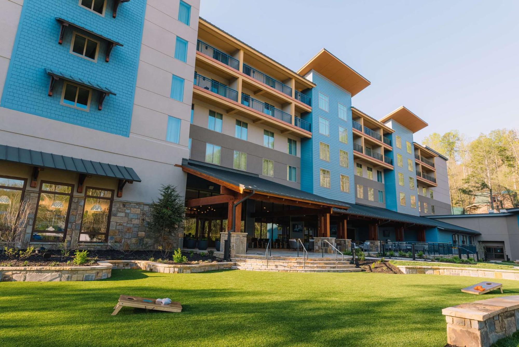 Embassy Suites By Hilton Gatlinburg Resort Esterno foto