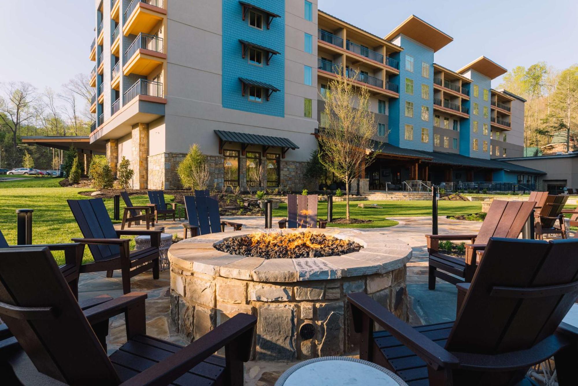 Embassy Suites By Hilton Gatlinburg Resort Esterno foto