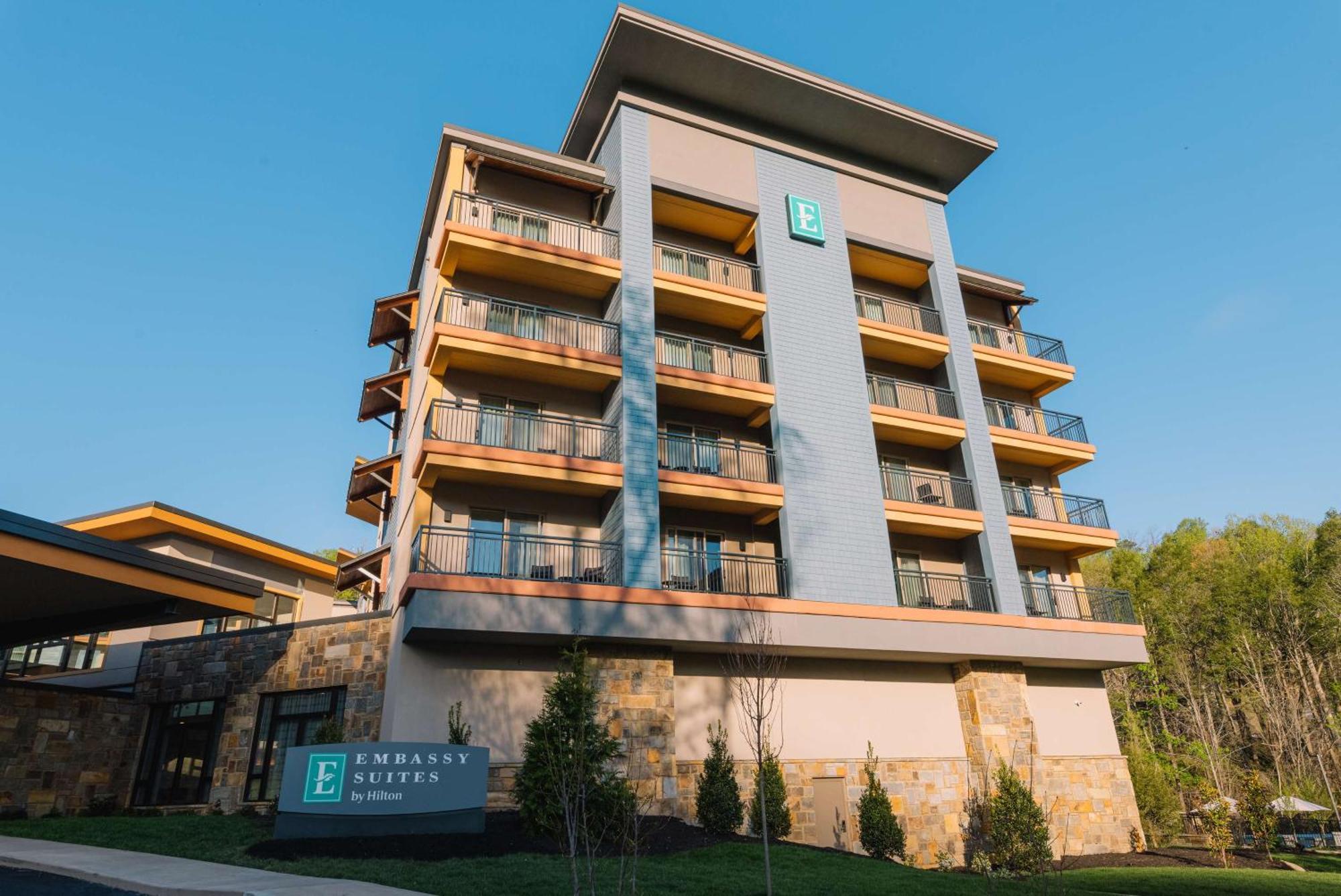 Embassy Suites By Hilton Gatlinburg Resort Esterno foto